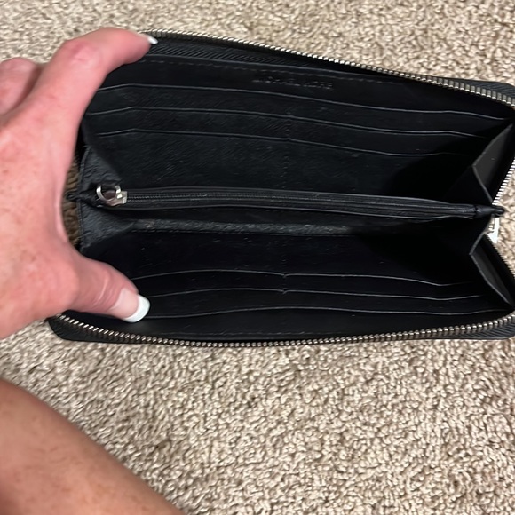 Michael’s kors wallet - Picture 3 of 3